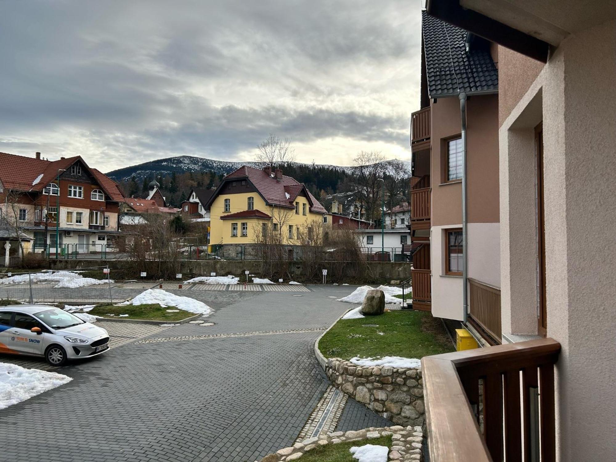 Sun & Snow Nad Lomnica